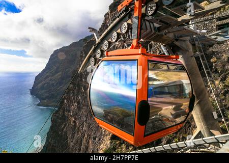 Route du ciel - téléphérique de montagne Cabo Girao, attraction touristique populaire et de beaux paysages dans l'île de Madère Banque D'Images