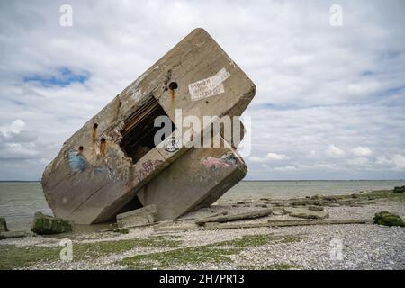 Ancien bunker allemand au Hourdel en France Banque D'Images