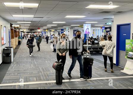 Washington, DC, États-Unis.24 novembre 2021.Vue du terminal de Delta Airlines à l'aéroport international de Dulles le mercredi précédant le week-end du jour de Thanksgiving, le 24 novembre 2021.Crédit : Mpi34/Media Punch/Alamy Live News Banque D'Images