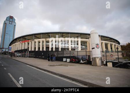 ISTANBUL, TURQUIE - NOVEMBRE 24: Vue extérieure du parc de Besiktas avant le match de l'UEFA Champions League Group Stage entre Besiktas et Ajax au parc de Besiktas le 24 novembre 2021 à Istanbul, Turquie (photo d'Orange Pictures) Credit: Orange pics BV/Alay Live News Banque D'Images