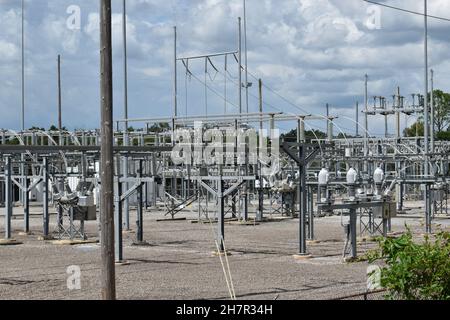 Plusieurs composants complexes dans une sous-station électrique. Banque D'Images