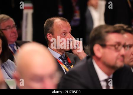 Friedrich Merz Kandidat für den CDU-Parteivorsitz auf dem Bundesparteitag der CDU 2018 à Hambourg; Merz im Publikum Banque D'Images