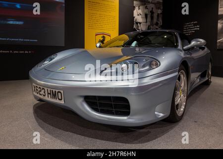 Ferrari 360 Modène Spyder (X623 HMO) exposé au Haynes International Motor Museum Haynes Motor Museum, Sparkford, Yeovil, Somerset Banque D'Images