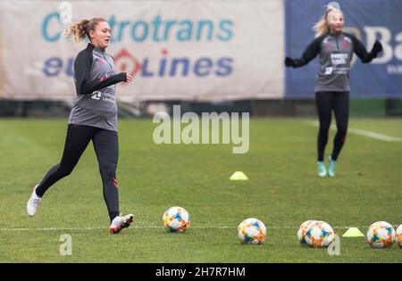 Zenica, Bosnie-Herzégovine, 24 novembre 2021.Floe du Danemark se réchauffe lors de la session de formation des femmes du Danemark à Zenica.24 novembre 2021.Crédit : Nikola Krstic/Alay Banque D'Images