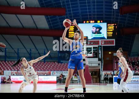 Palasport Taliercio, Venise, Italie, 24 novembre 2021,Elyah Kiavi (BLMA Montpellier) pendant Umana Reyer Venezia contre BLMA Montpellier - Basketball EuroLeague Women Championship Banque D'Images