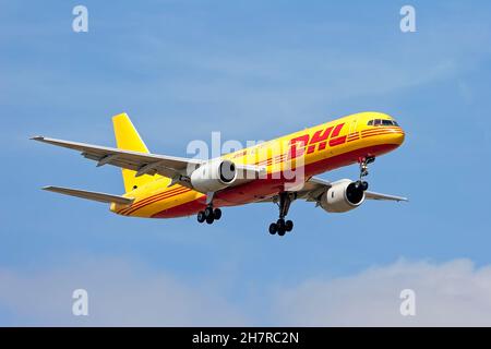 RAF Fairford, Gloucestershire, Royaume-Uni - 16 juillet 2017 : un Boeing 757-236SF DHL Air Cargo plane au RIAT 2017 Banque D'Images