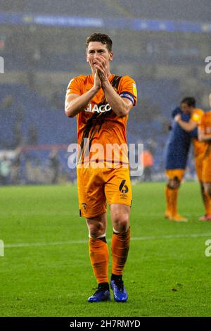 Cardiff, Royaume-Uni.24 novembre 2021.Richard Smallwood, de Hull City, célèbre à temps plein.Match de championnat EFL Skybet, Cardiff City et Hull City au Cardiff City Stadium de Cardiff, pays de Galles, le mercredi 24 novembre 2021. Cette image ne peut être utilisée qu'à des fins éditoriales.Utilisation éditoriale uniquement, licence requise pour une utilisation commerciale.Aucune utilisation dans les Paris, les jeux ou les publications d'un seul club/ligue/joueur. photo de Lewis Mitchell/Andrew Orchard sports Photography/Alamy Live News crédit: Andrew Orchard sports Photography/Alamy Live News Banque D'Images