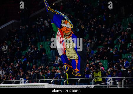 Milan, Italie.24 novembre 2021.Inter fans lors de la Ligue des champions de l'UEFA, match de football du Groupe D entre le FC Internazionale et Shakhtar Donetsk le 24 novembre 2021 au stade Giuseppe Meazza à Milan, Italie - photo Morgese-Rossini / DPPI crédit: DPPI Media/Alay Live News Banque D'Images