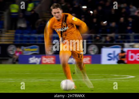 Cardiff, Royaume-Uni.24 novembre 2021.Sean McLoughlin de Hull City en action.Match de championnat EFL Skybet, Cardiff City et Hull City au Cardiff City Stadium de Cardiff, pays de Galles, le mercredi 24 novembre 2021. Cette image ne peut être utilisée qu'à des fins éditoriales.Utilisation éditoriale uniquement, licence requise pour une utilisation commerciale.Aucune utilisation dans les Paris, les jeux ou les publications d'un seul club/ligue/joueur. photo de Lewis Mitchell/Andrew Orchard sports Photography/Alamy Live News crédit: Andrew Orchard sports Photography/Alamy Live News Banque D'Images