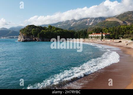 Surfez sur la plage royale près de la Villa Milocer.Monténégro Banque D'Images