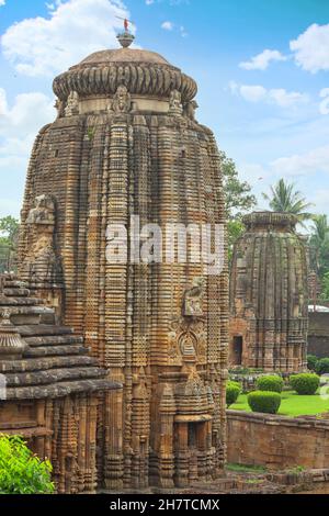 Temples du complexe de temples Lingaraja, Bhubaneswar, Odisha, Inde.Le Temple Lingaraja du XIe siècle est le plus grand et le plus important de Bhubaneswar. Banque D'Images