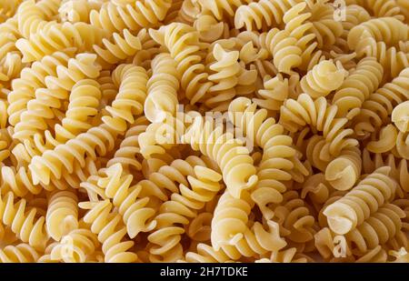 Fusilli brut de base de pâtes.Cuisine italienne traditionnelle.Gros plan Banque D'Images