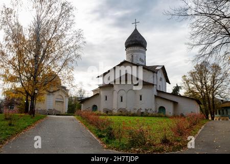 Ancienne église de l'Ascension du Seigneur de l'ancien monastère de Starovoznesensky, Pskov, Russie Banque D'Images