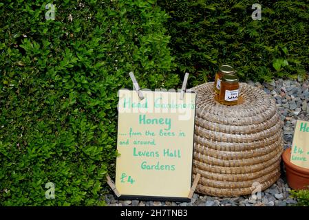 Head Gardener's Honey from local Bees at Levens Hall & Gardens, Lake District National Park, Cumbria, Angleterre, Royaume-Uni Banque D'Images