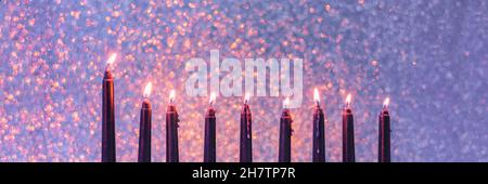 Hanukkah bannière fond avec simbol menorah et bougies en feu Banque D'Images