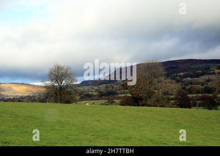 Vue de Bamford Edge depuis Offerton près de Hathersage, Hope Valley, Peak District, Derbyshire, Angleterre,Royaume-Uni Banque D'Images