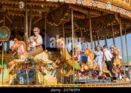 Les familles apprécient le festival de fête de la fête foraine de Goodwood, le 2021 septembre Banque D'Images