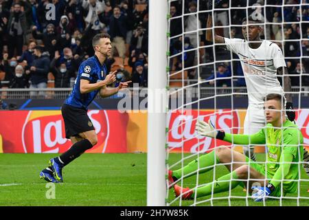 Milan, Italie.24 novembre 2021.Ivan Perisic (14) d'Inter vu lors du match de l'UEFA Champions League entre Inter et Shakhtar Donetsk à Giuseppe Meazza à Milan.(Crédit photo : Gonzales photo/Alamy Live News Banque D'Images