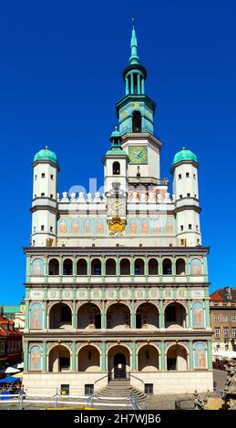 Poznan, Pologne - 5 juin 2015 : hôtel de ville historique sur la place du vieux marché de Rynek, dans le centre-ville de la vieille ville Banque D'Images