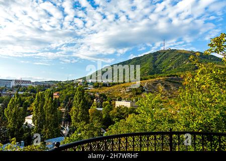 Vue sur le majestueux mont Mashuk de Pyatigorsk, Caucase, Russie. Banque D'Images