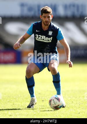 Photo du dossier datée du 05-04-2021 de Ched Evans de Preston North End lors du match du championnat Sky Bet au Liberty Stadium, Swansea.Le buteur Ched Evans espère revenir à la ligne de départ de Preston lorsque les leaders du championnat Sky Bet se rendrez à Deepdale.Date d'émission : jeudi 25 novembre 2021. Banque D'Images