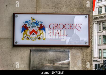 Panneau pour le Grocers' Hall dans la ville de Londres - avec une apostrophe correctement placée. Banque D'Images