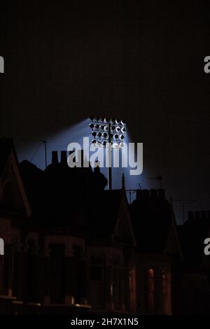 LONDRES, ANGLETERRE - NOVEMBRE 24 : vue générale à l'extérieur du stade pendant le match de championnat Sky Bet entre Fulham et Derby County à Craven Cottage Banque D'Images