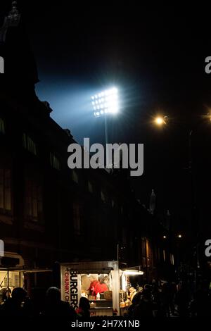 LONDRES, ANGLETERRE - NOVEMBRE 24 : vue générale à l'extérieur du stade pendant le match de championnat Sky Bet entre Fulham et Derby County à Craven Cottage Banque D'Images