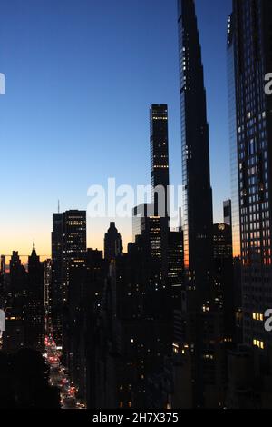Lever du soleil sur West 57th Street Banque D'Images