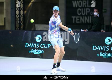 Turin, Italie.25 novembre 2021.Jannik sinner de l'Italie en action pendant la session de formation à la veille du match de coupe Davis entre les Etats-Unis et l'Italie à Pala Alpitour le 25 novembre 2021 à Turin, Italie .Credit: Marco Canoniero / Alamy Live News Banque D'Images