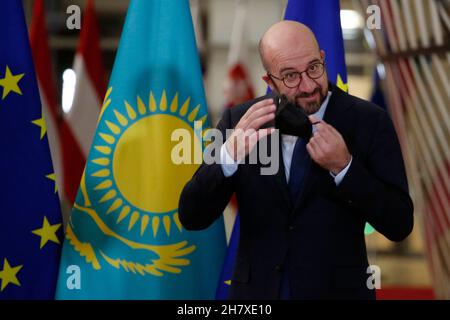 Bruxelles, Belgique.25 novembre 2021.Le président du Conseil de l'UE, Charles Michel, reçoit le président du Kazakhstan, Kassym-Jomart Tokayev, lors du Conseil de l'UE à Bruxelles, Belgique, le 25 novembre 2021.(Credit image: © Valeria Mongelli/ZUMA Press Wire) Credit: ZUMA Press, Inc./Alamy Live News Banque D'Images