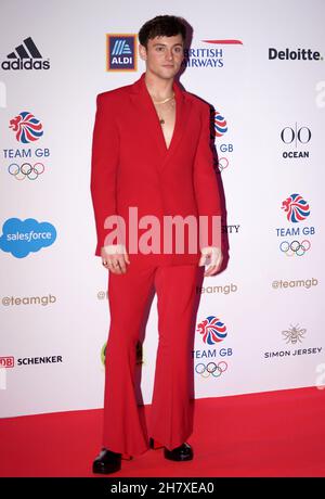 Tom Daley, médaillé d'or de plongée, arrive devant le Team GB ball à Evolution London.Date de la photo: Jeudi 25 novembre 2021. Banque D'Images