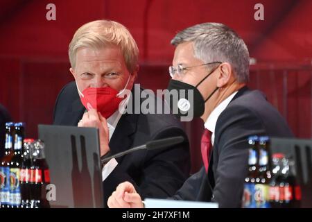 De gauche à droite : Oliver KAHN (Président de la FCB), Herbert HAINER (Président du FC Bayern Munich).Assemblée générale annuelle 2021 du FC Bayern Munich eV le 25 novembre 2021 dans le DÔME AUDI. Banque D'Images
