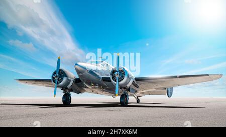 warbird historique sur une piste Banque D'Images