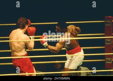 Mike Tyson c. Steve Zski lutte au Nassau Coliseum, Uniondale, New York, le 10,1986 mars Banque D'Images