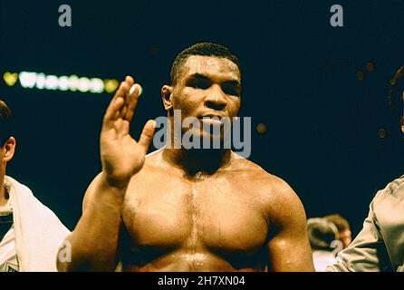 Mike Tyson c. Steve Zski lutte au Nassau Coliseum, Uniondale, New York, le 10,1986 mars Banque D'Images