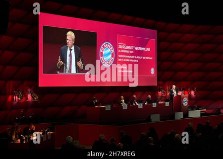 Oliver KAHN, PDG de FCB, Vorstandsvorsitzender der FC Bayern München AG, s'exprime à l'assemblée générale annuelle du FC BAYERN MUNICH à Audi Dome Munich, 25 novembre 2021, saison 2021/2022, photographe: Peter Schatz Banque D'Images