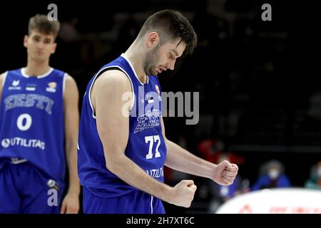 Nuremberg, Allemagne.25 novembre 2021.Basket-ball : qualification à la coupe du monde, Allemagne - Estonie, Europe, 1er tour, Groupe D,Premier jour du match au stade KIA Metropol.Kristian Kullamae, d'Estonie, célèbre son but.Credit: Daniel Karmann/dpa/Alay Live News Banque D'Images