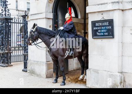 Membre de la Cavalerie de la maison de Horseguards, Whitehall, Londres, Royaume-Uni Banque D'Images