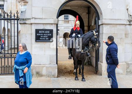 Membre de la Cavalerie de la maison de Horseguards, Whitehall, Londres, Royaume-Uni Banque D'Images