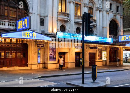 La scène de 'Life of Pi' au Wyndham's Theatre, Charing Cross Road, Londres, Royaume-Uni Banque D'Images