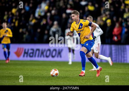 Broendby, Danemark.25 novembre 2021.Andreas Maxso (5) de Broendby SI vu pendant le match de l'UEFA Europa League entre Broendby IF et Lyon à Broendby Stadion à Broendby.(Crédit photo : Gonzales photo/Alamy Live News Banque D'Images