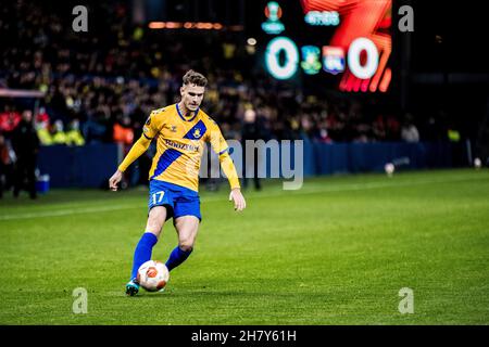 Broendby, Danemark.25 novembre 2021.Andreas Bruus (17) de Broendby SI vu pendant le match de l'UEFA Europa League entre Broendby IF et Lyon à Broendby Stadion à Broendby.(Crédit photo : Gonzales photo/Alamy Live News Banque D'Images