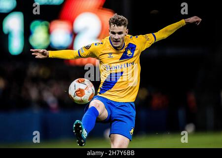 Broendby, Danemark.25 novembre 2021.Andreas Bruus (17) de Broendby SI vu pendant le match de l'UEFA Europa League entre Broendby IF et Lyon à Broendby Stadion à Broendby.(Crédit photo : Gonzales photo/Alamy Live News Banque D'Images