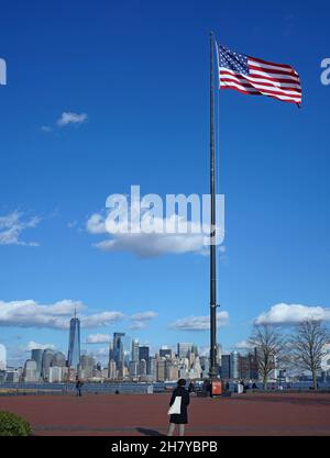 Vue sur les gratte-ciel de Manhattan depuis Liberty Island Banque D'Images