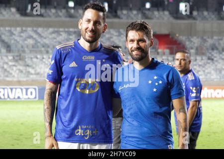 Belo Horizonte, Brésil.26 novembre 2021.MG - Belo Horizonte - 11/25/2021 - BRASILEIRO B 2021 CRUISE X NAUTICO - Rafael Sobis et Ariel Cabral, Cruzeiro joueurs lors d'un match contre Nautico au stade Mineirao pour le championnat brésilien B 2021.Photo: Fernando Moreno/AGIF/Sipa USA crédit: SIPA USA/Alay Live News Banque D'Images