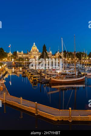 Magnifique port intérieur de Victoria photo de nuit.Parlement Parlement législatif avec éclairage Victoria BC Banque D'Images