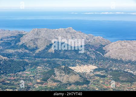 Monastère Santuari de la Mare de Deu del Puig près de Pollenca sur Majorque vue aérienne photo en Espagne Banque D'Images