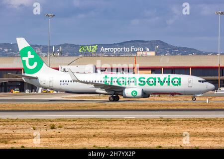 Faro, Portugal - 25 septembre 2021 : avion Boeing 737-800 Transavia à l'aéroport de Faro (FAO) au Portugal. Banque D'Images