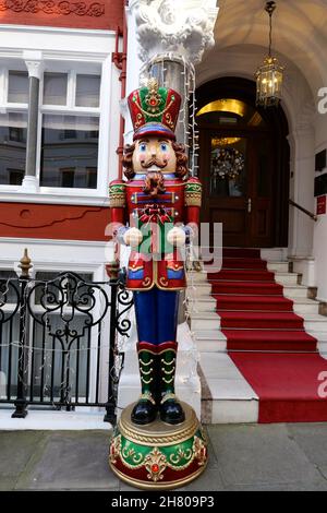 La Royal Over-Seas League est une organisation de membres à but non lucratif dont le siège social international se trouve dans son pavillon du centre de Londres, en Angleterre.Elle est également un fervent partisan des arts, notamment avec son prestigieux concours de musique annuel. Banque D'Images